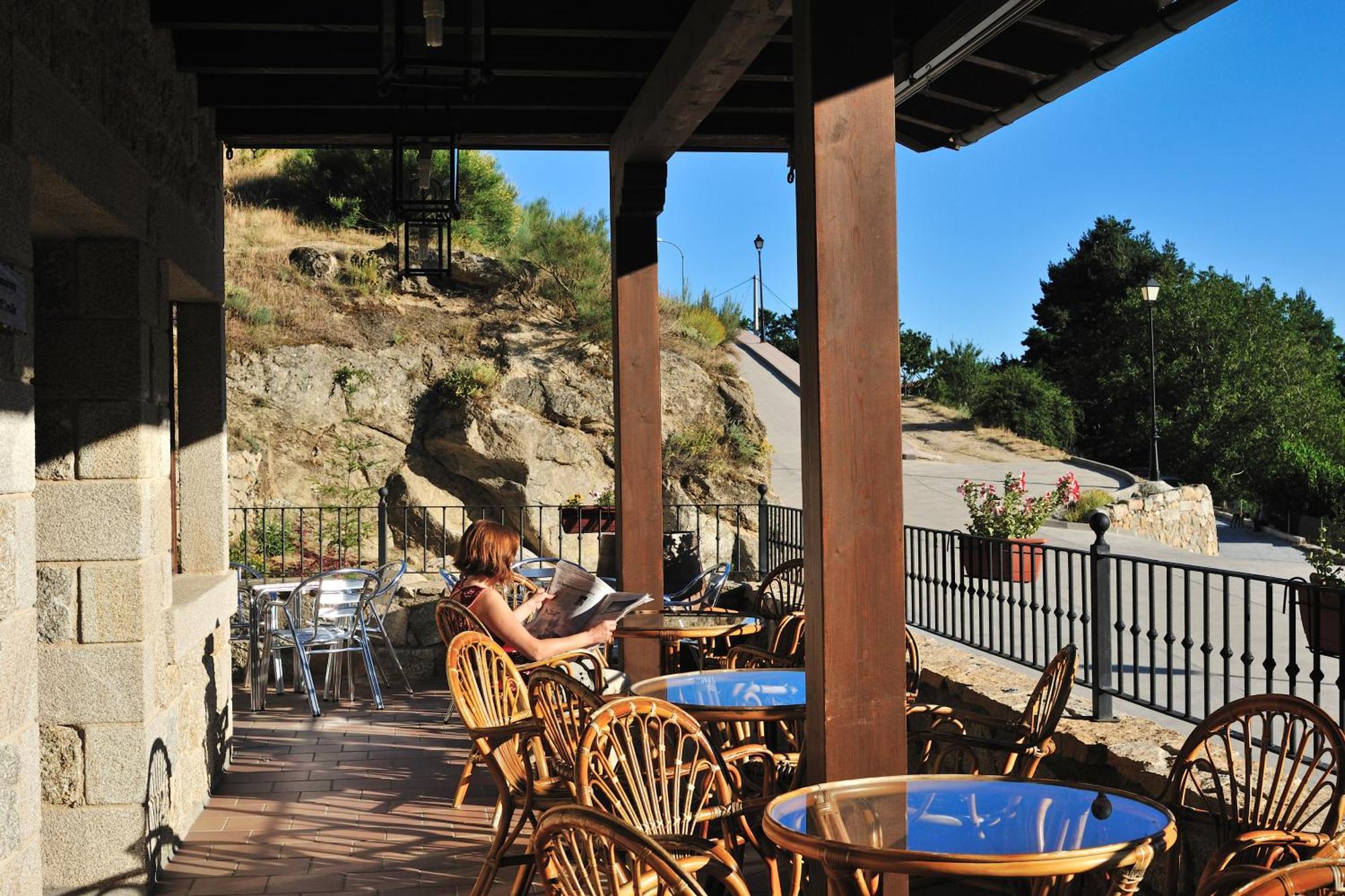 Hotel Rural Y Restaurante, Rinconcito De Gredos Cuevas Del Valle المظهر الخارجي الصورة