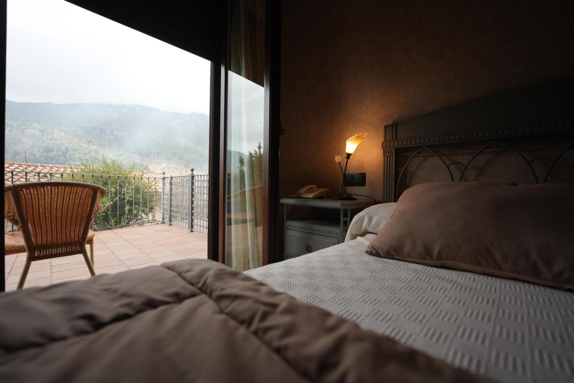 Hotel Rural Y Restaurante, Rinconcito De Gredos Cuevas Del Valle المظهر الخارجي الصورة