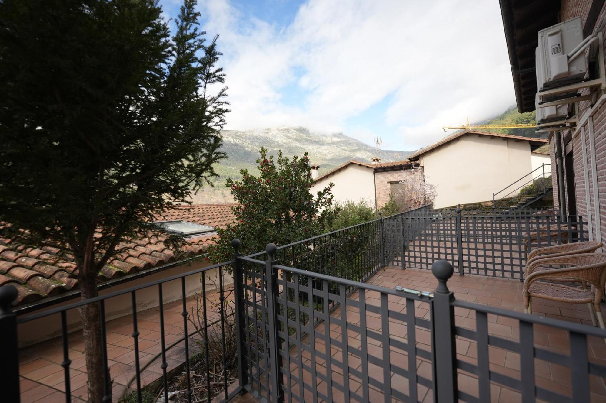 Hotel Rural Y Restaurante, Rinconcito De Gredos Cuevas Del Valle المظهر الخارجي الصورة