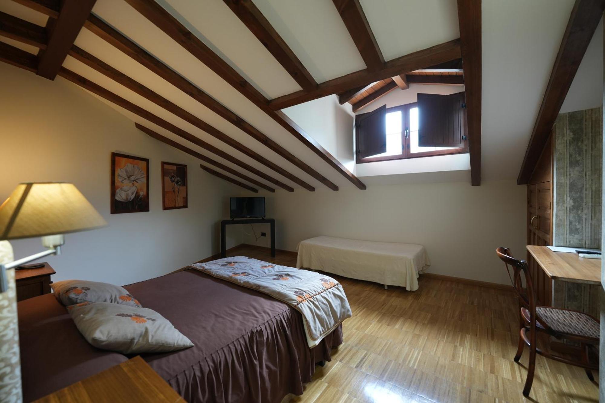 Hotel Rural Y Restaurante, Rinconcito De Gredos Cuevas Del Valle المظهر الخارجي الصورة