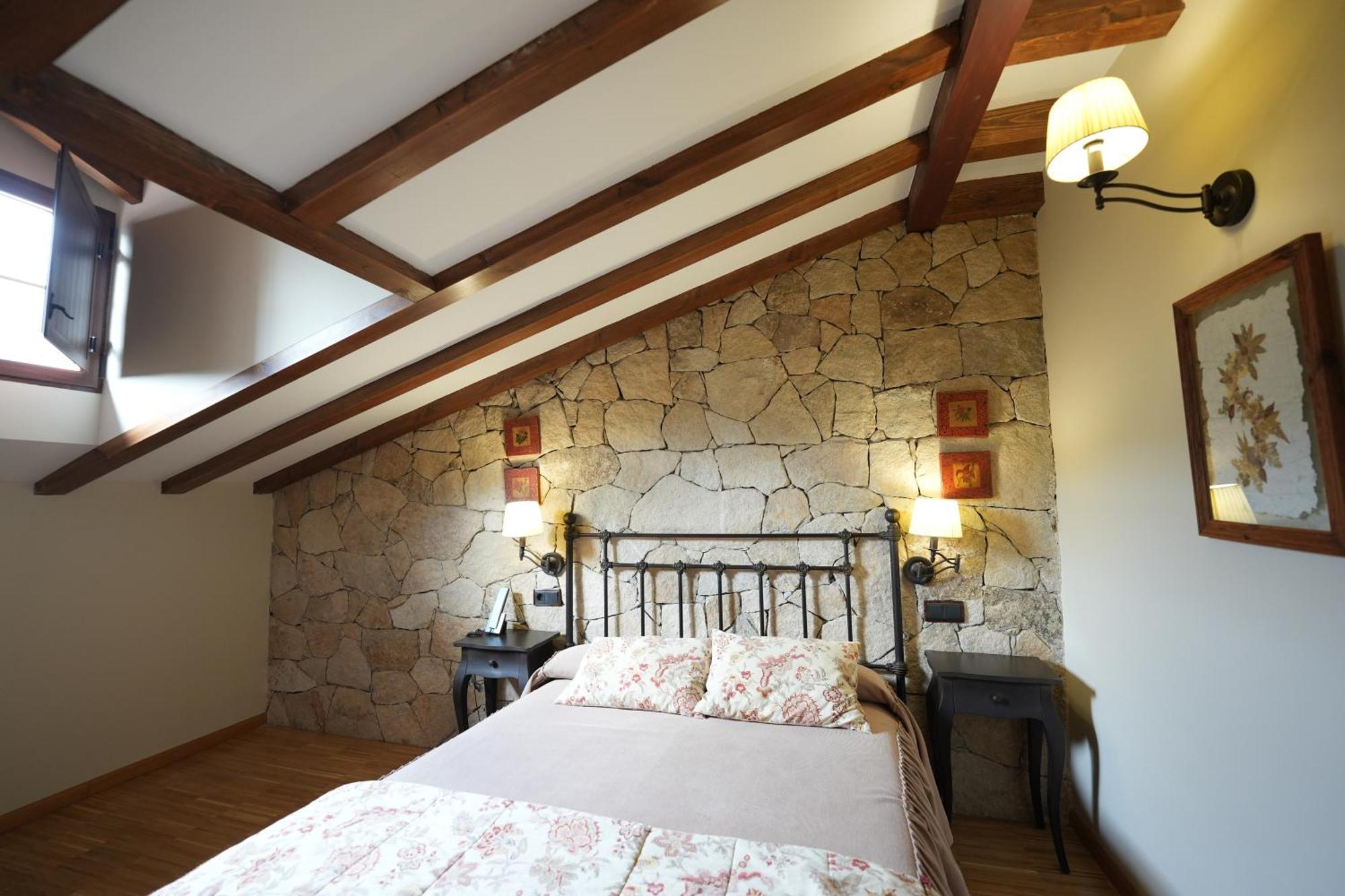 Hotel Rural Y Restaurante, Rinconcito De Gredos Cuevas Del Valle المظهر الخارجي الصورة