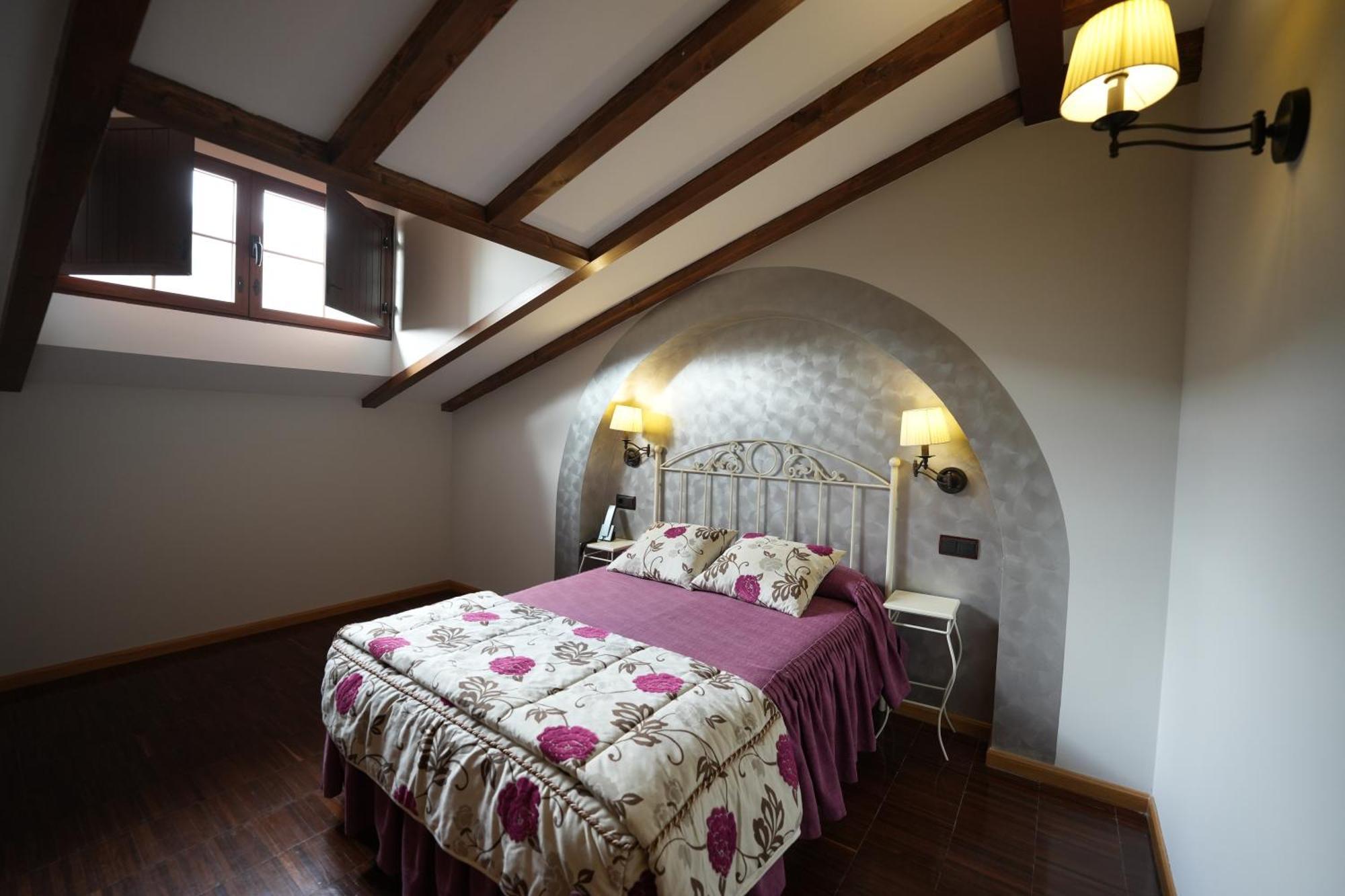 Hotel Rural Y Restaurante, Rinconcito De Gredos Cuevas Del Valle المظهر الخارجي الصورة