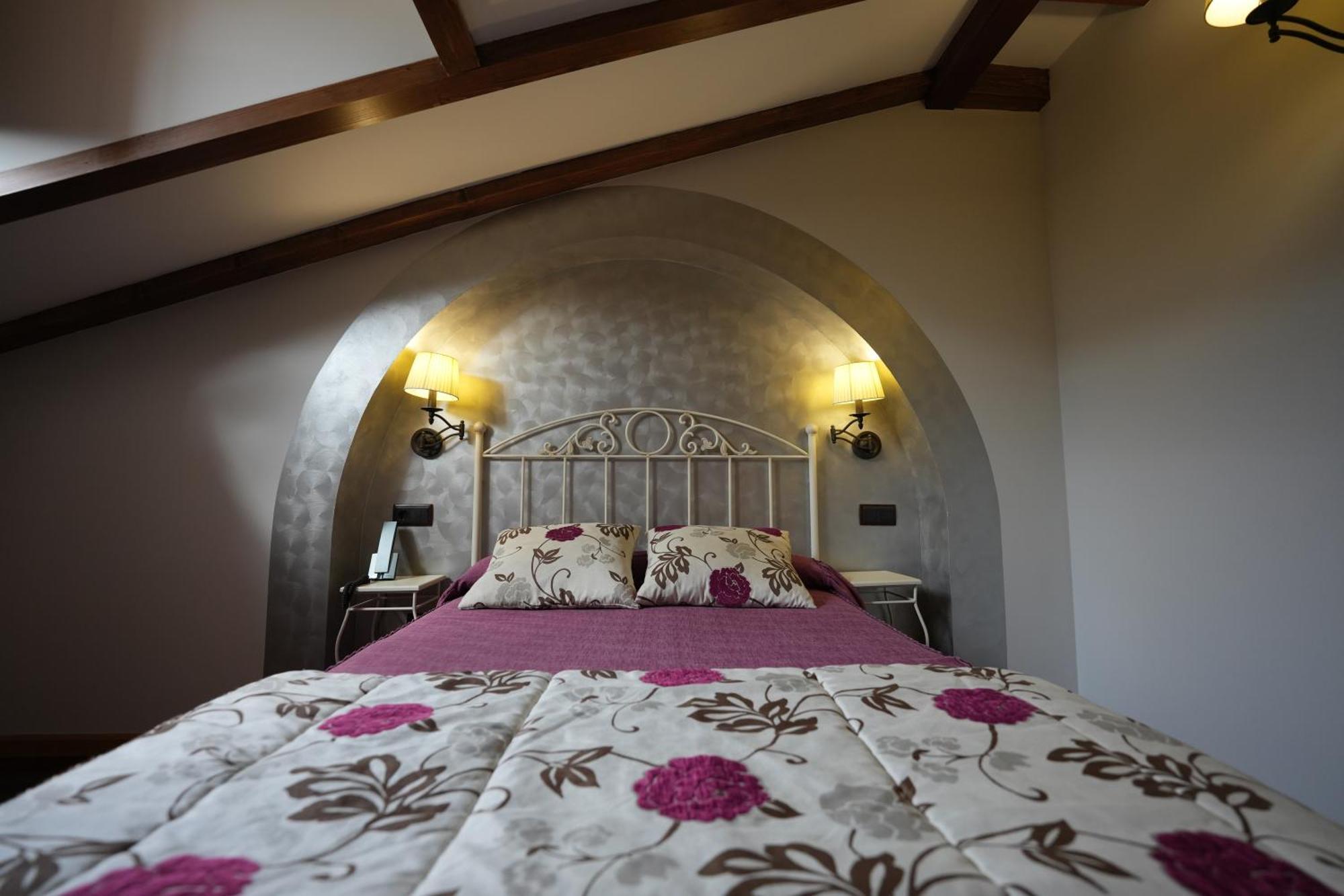 Hotel Rural Y Restaurante, Rinconcito De Gredos Cuevas Del Valle المظهر الخارجي الصورة