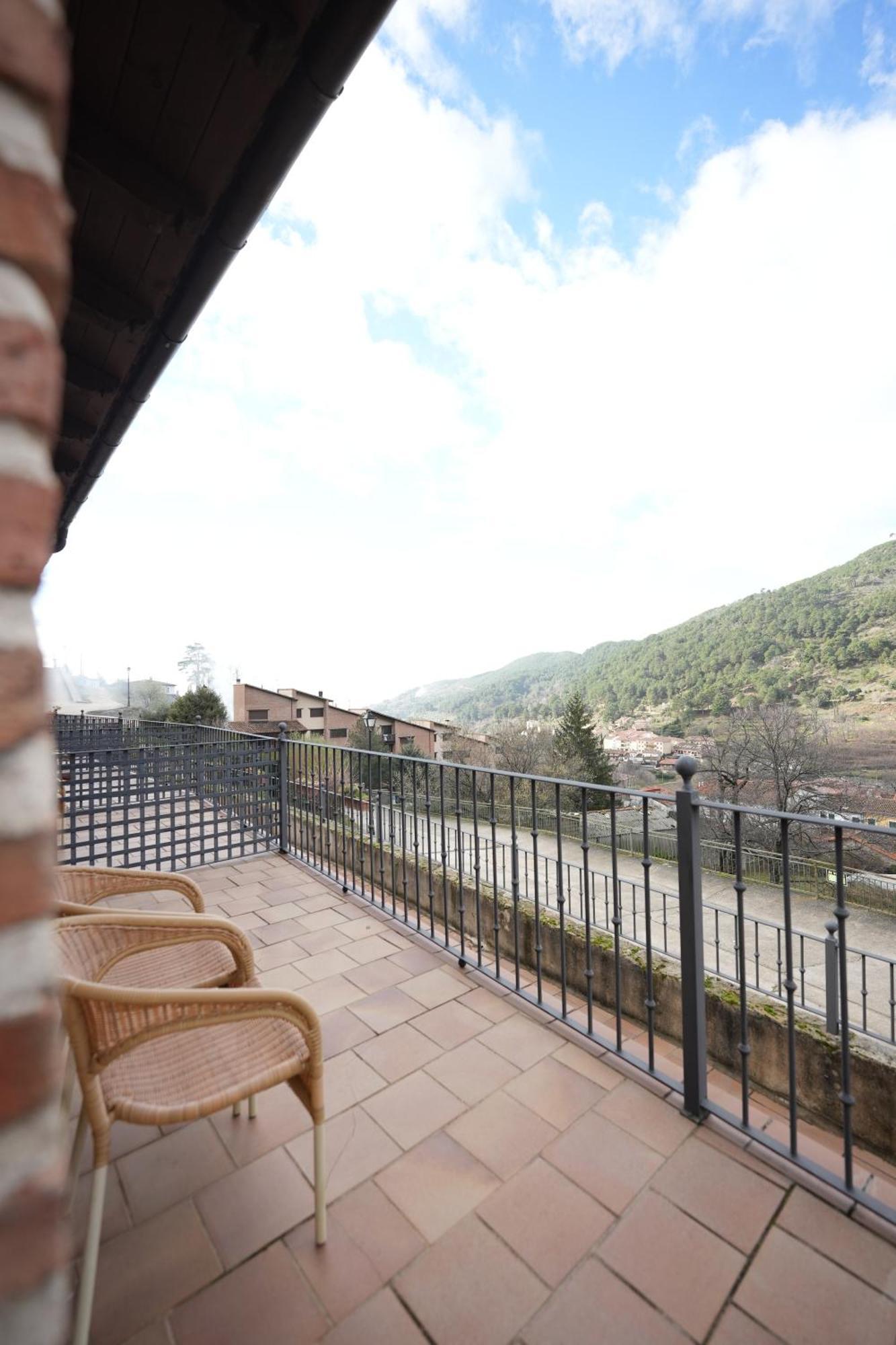 Hotel Rural Y Restaurante, Rinconcito De Gredos Cuevas Del Valle المظهر الخارجي الصورة