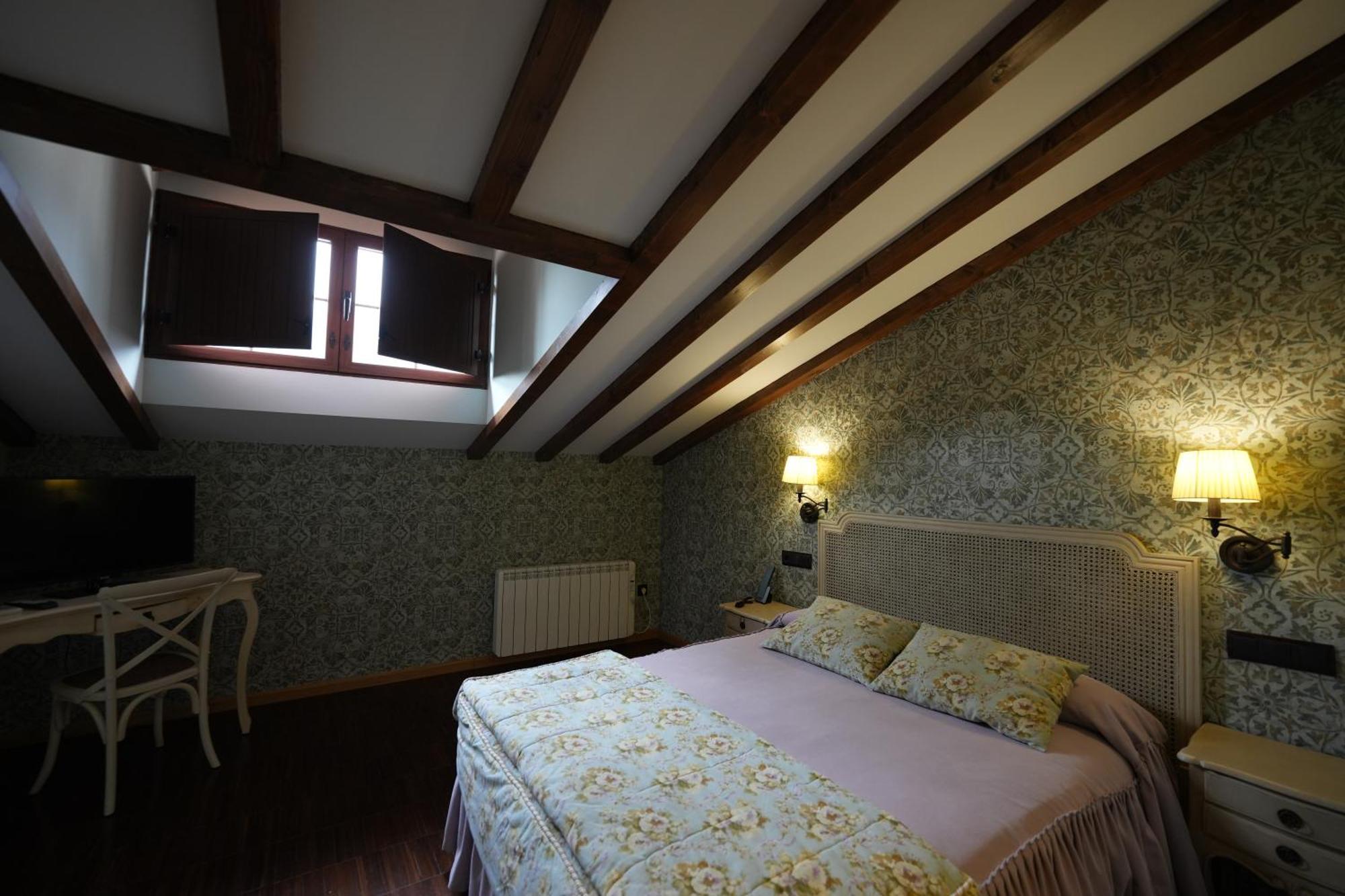 Hotel Rural Y Restaurante, Rinconcito De Gredos Cuevas Del Valle المظهر الخارجي الصورة