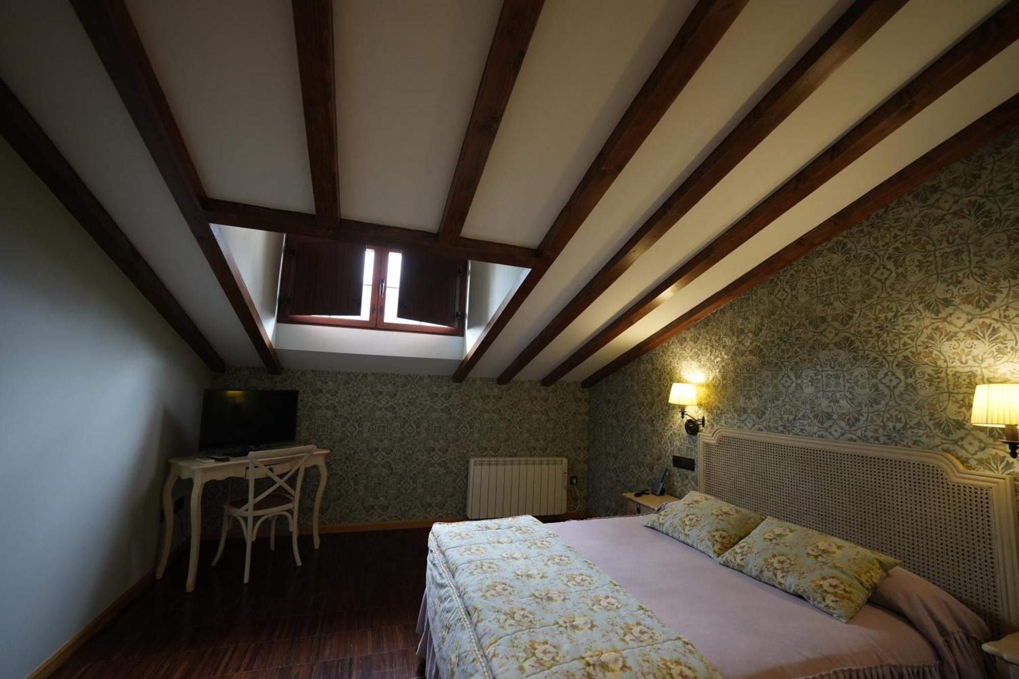 Hotel Rural Y Restaurante, Rinconcito De Gredos Cuevas Del Valle المظهر الخارجي الصورة