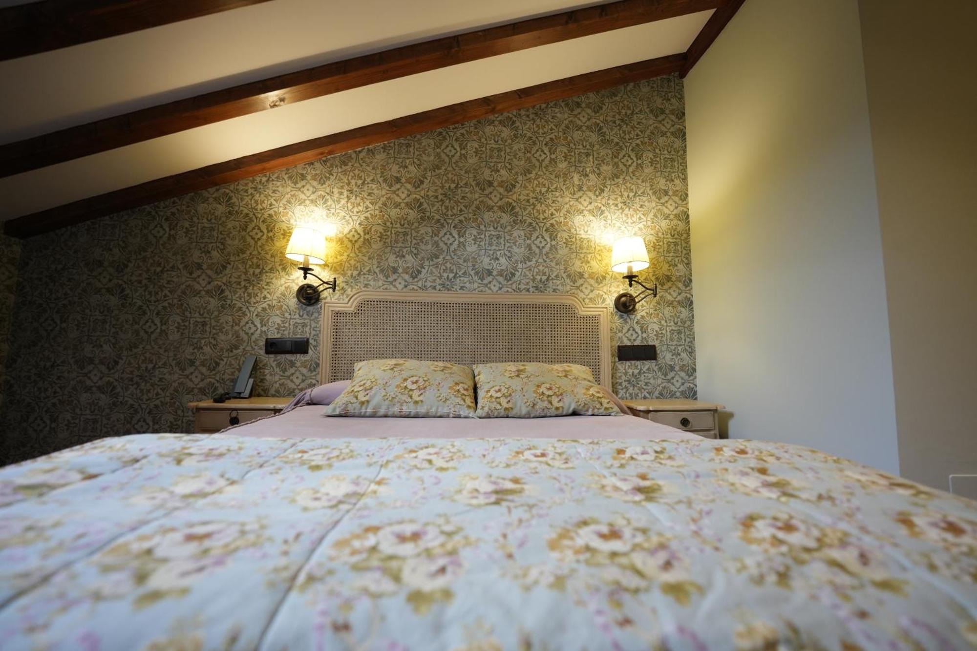 Hotel Rural Y Restaurante, Rinconcito De Gredos Cuevas Del Valle المظهر الخارجي الصورة