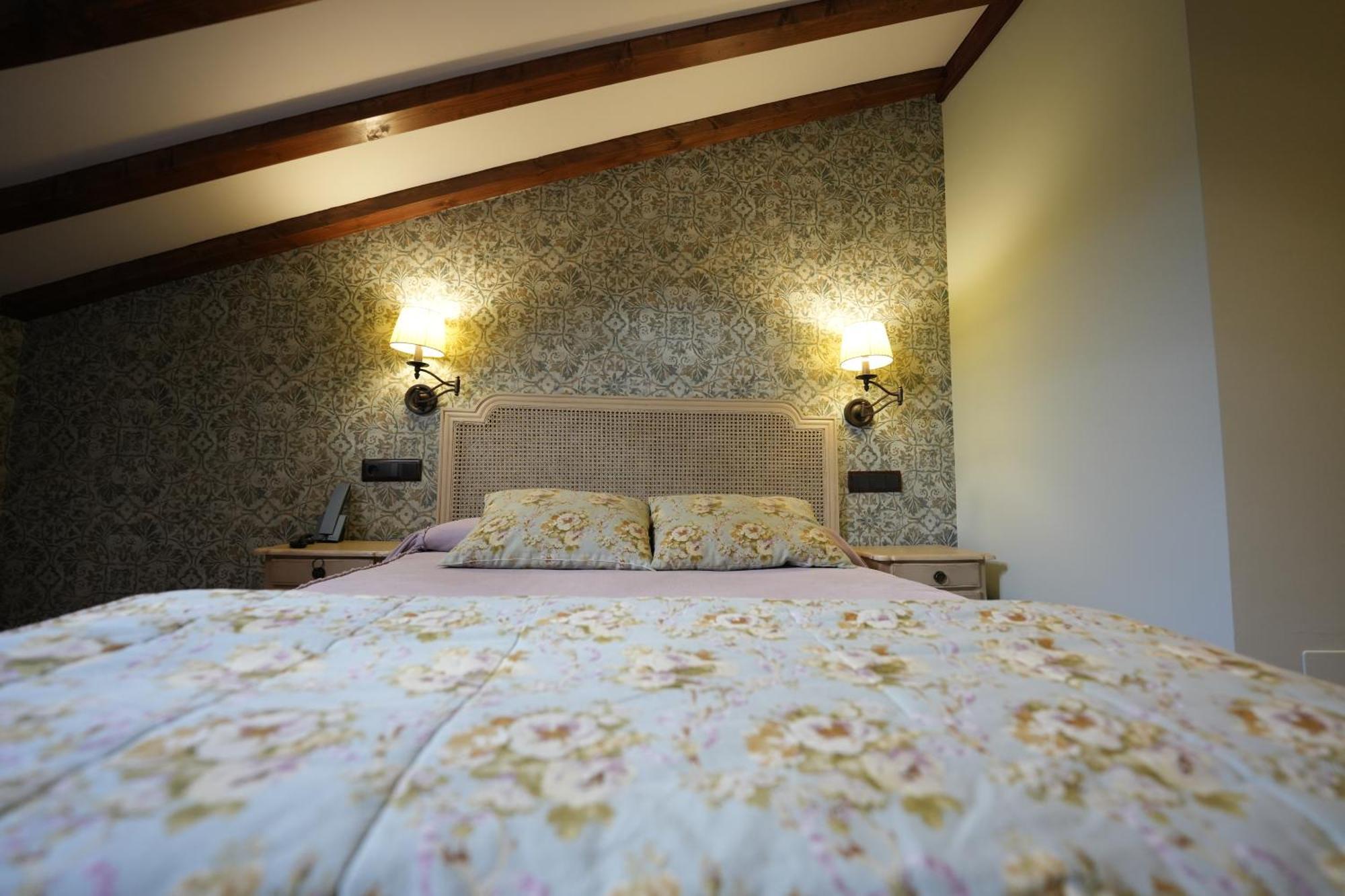 Hotel Rural Y Restaurante, Rinconcito De Gredos Cuevas Del Valle المظهر الخارجي الصورة