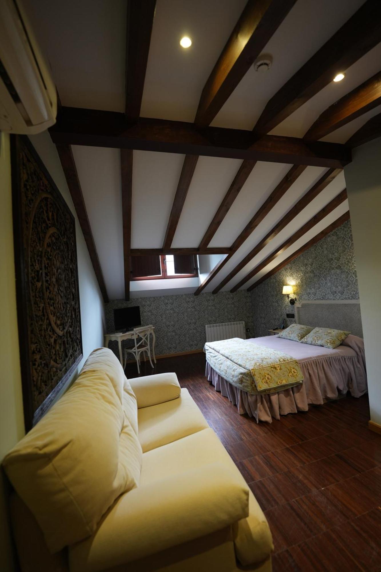 Hotel Rural Y Restaurante, Rinconcito De Gredos Cuevas Del Valle المظهر الخارجي الصورة