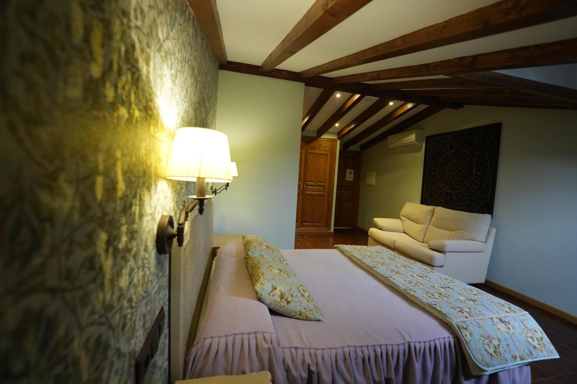 Hotel Rural Y Restaurante, Rinconcito De Gredos Cuevas Del Valle المظهر الخارجي الصورة