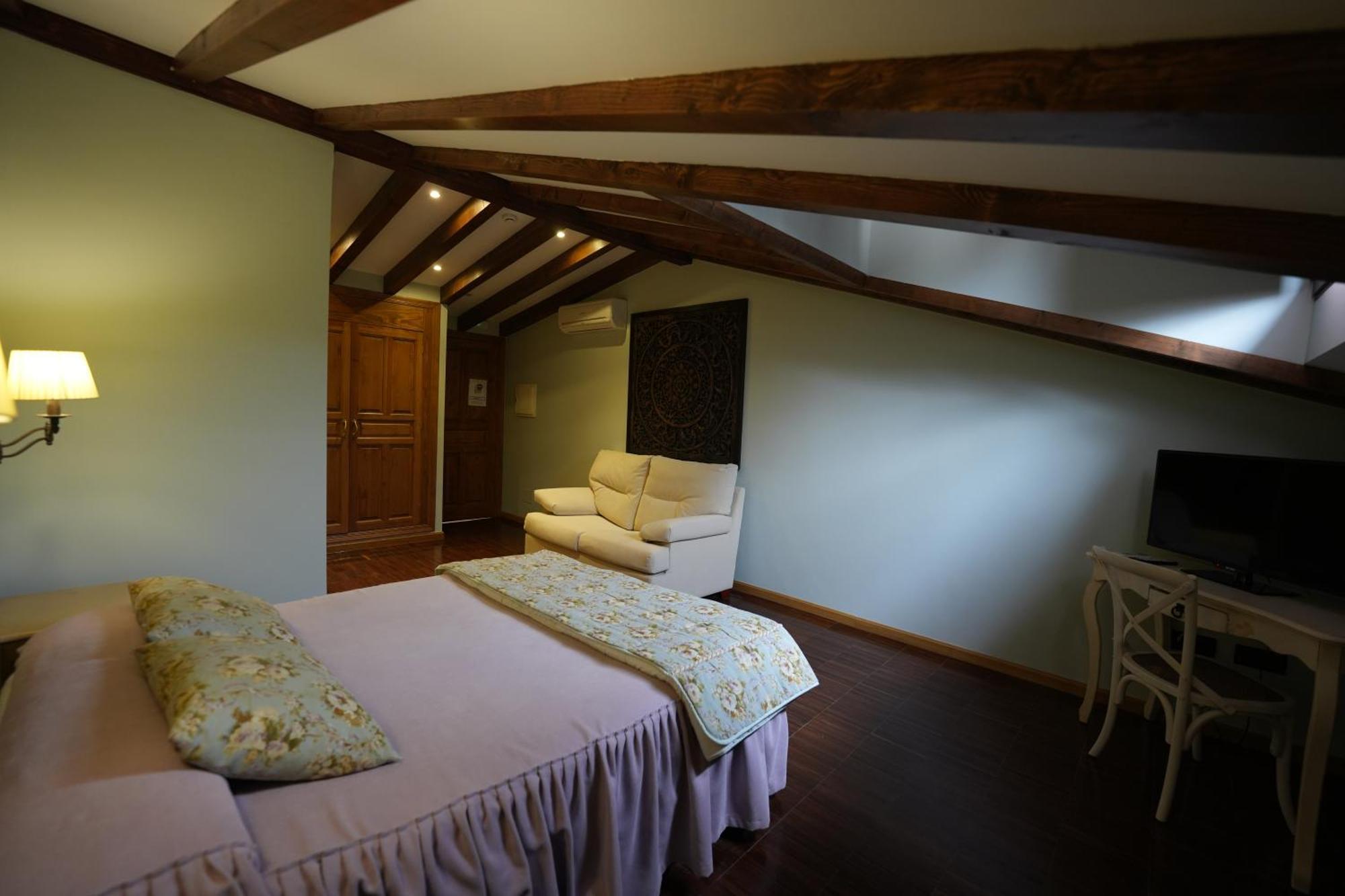 Hotel Rural Y Restaurante, Rinconcito De Gredos Cuevas Del Valle المظهر الخارجي الصورة