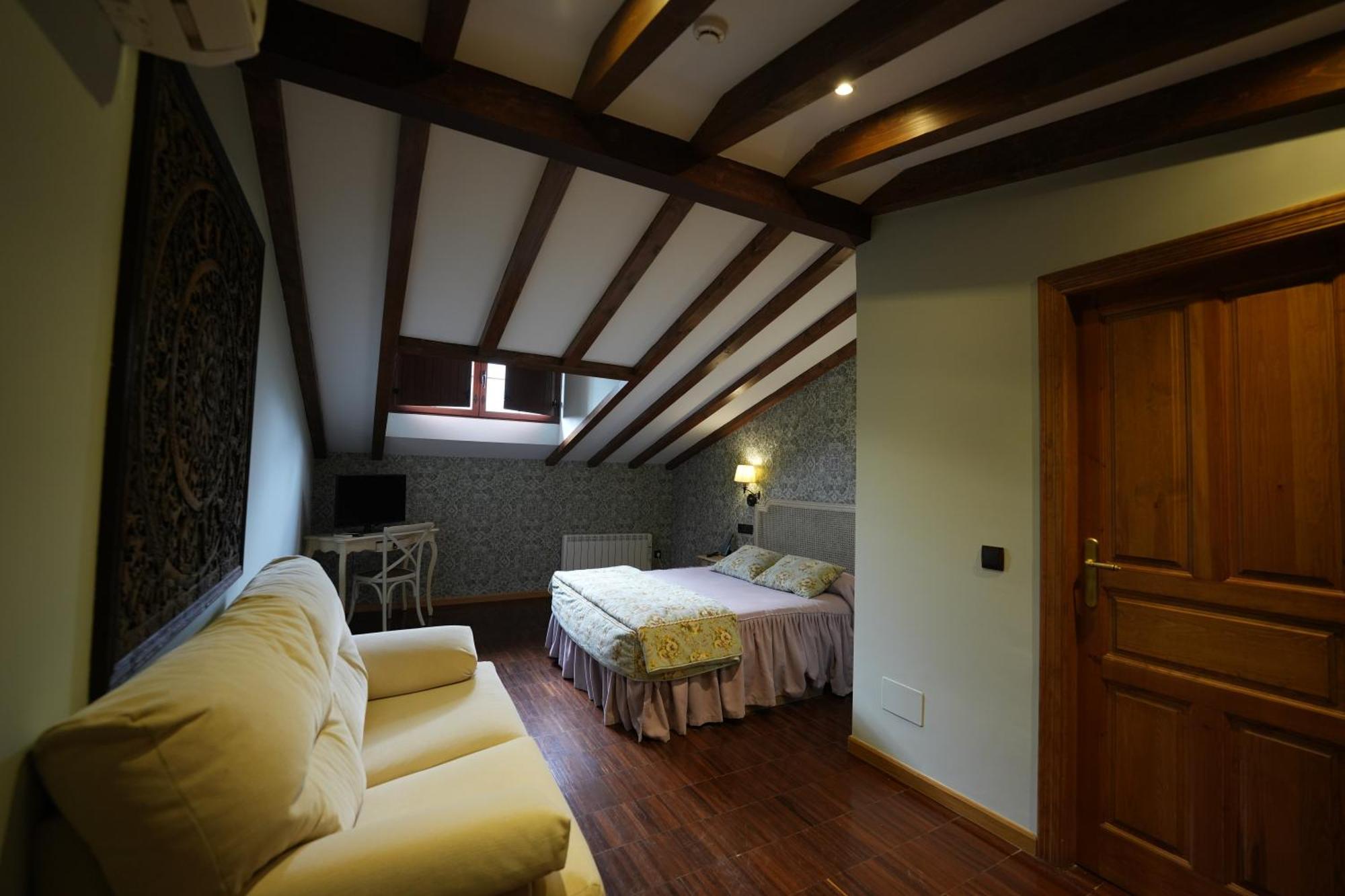 Hotel Rural Y Restaurante, Rinconcito De Gredos Cuevas Del Valle المظهر الخارجي الصورة